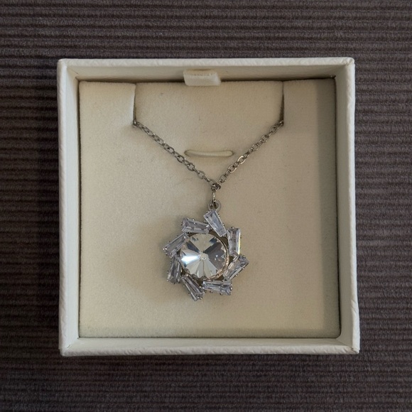 Silver Rose Pendant Necklace - Women Jewelry - Picture 3 of 6